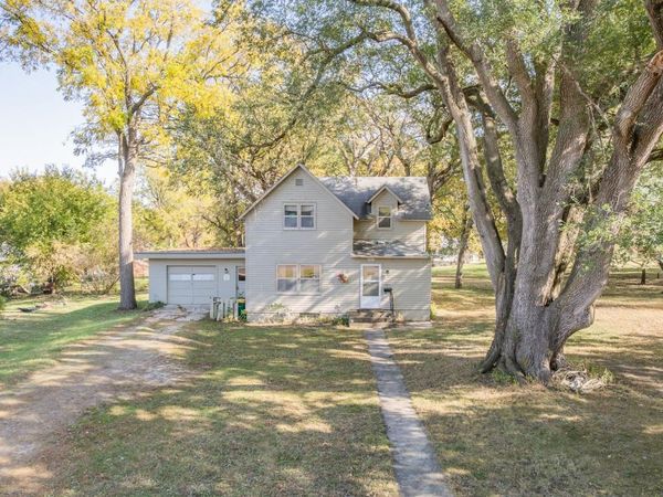 1911 Boston Avenue , Spirit Lake, IA 51360