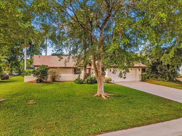 3537 Lakeview Drive, Delray Beach, FL 33445