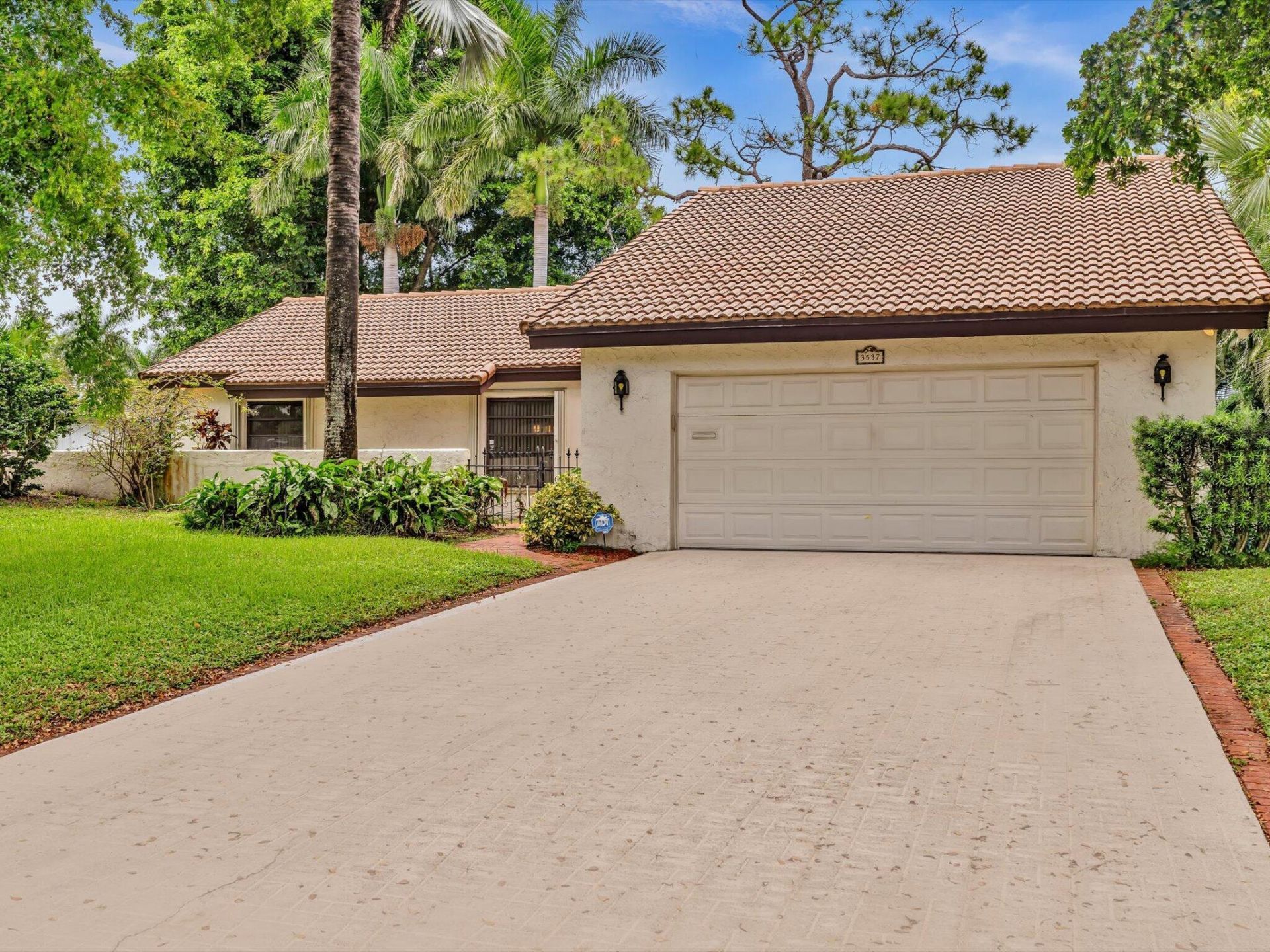 3537 Lakeview Drive, Delray Beach, FL 33445 Photo