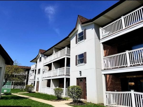 231 GREGORY Street, Unit 11, Aurora, IL 60504