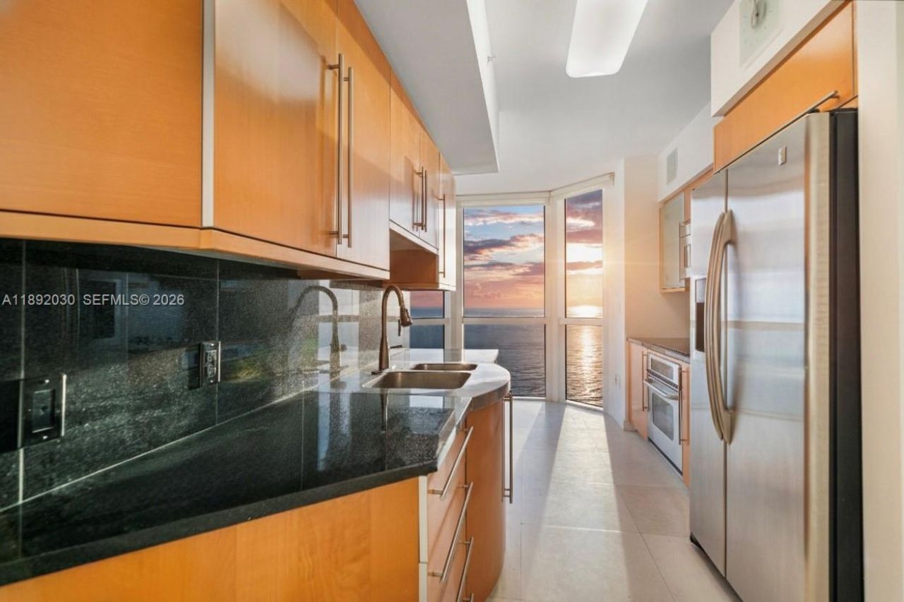 6365 Collins Ave, Unit 2901, Miami Beach, FL 33141 Photo