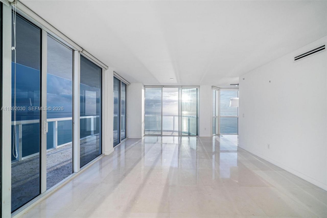 6365 Collins Ave, Unit 2901, Miami Beach, FL 33141 Photo