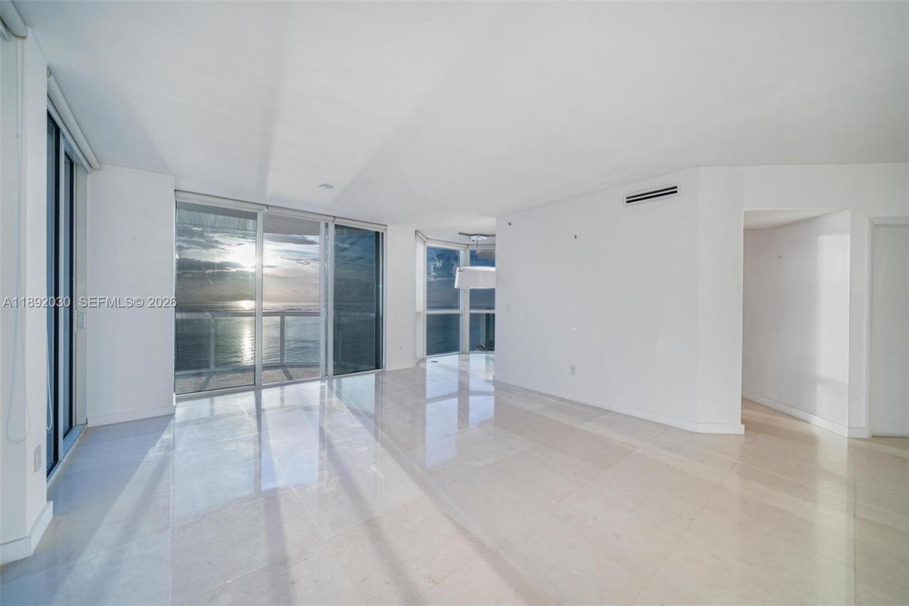 6365 Collins Ave, Unit 2901, Miami Beach, FL 33141 Photo