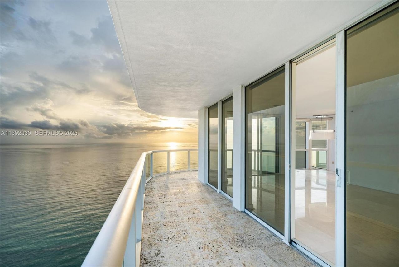 6365 Collins Ave, Unit 2901, Miami Beach, FL 33141 Photo