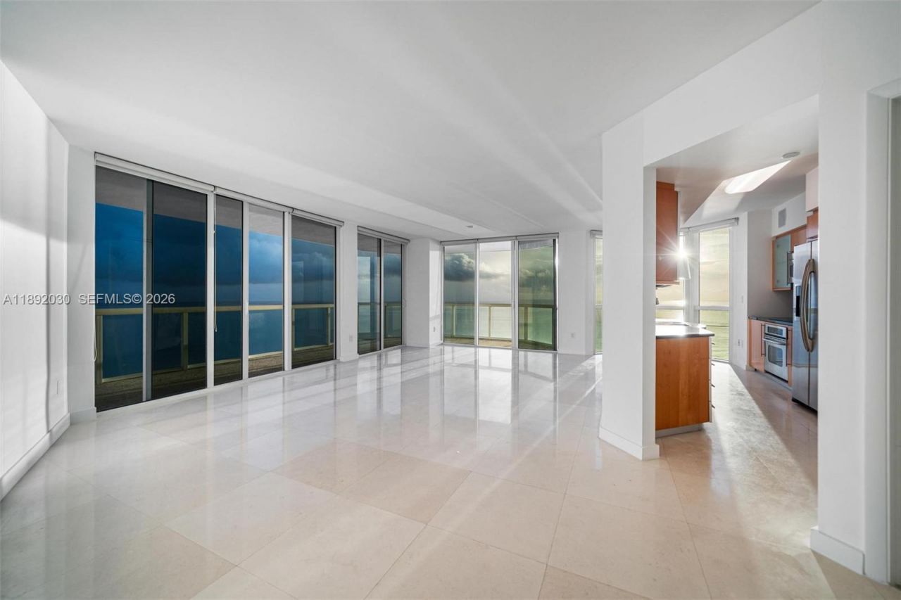 6365 Collins Ave, Unit 2901, Miami Beach, FL 33141 Photo