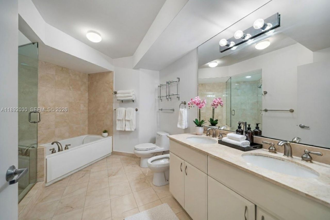6365 Collins Ave, Unit 2901, Miami Beach, FL 33141 Photo