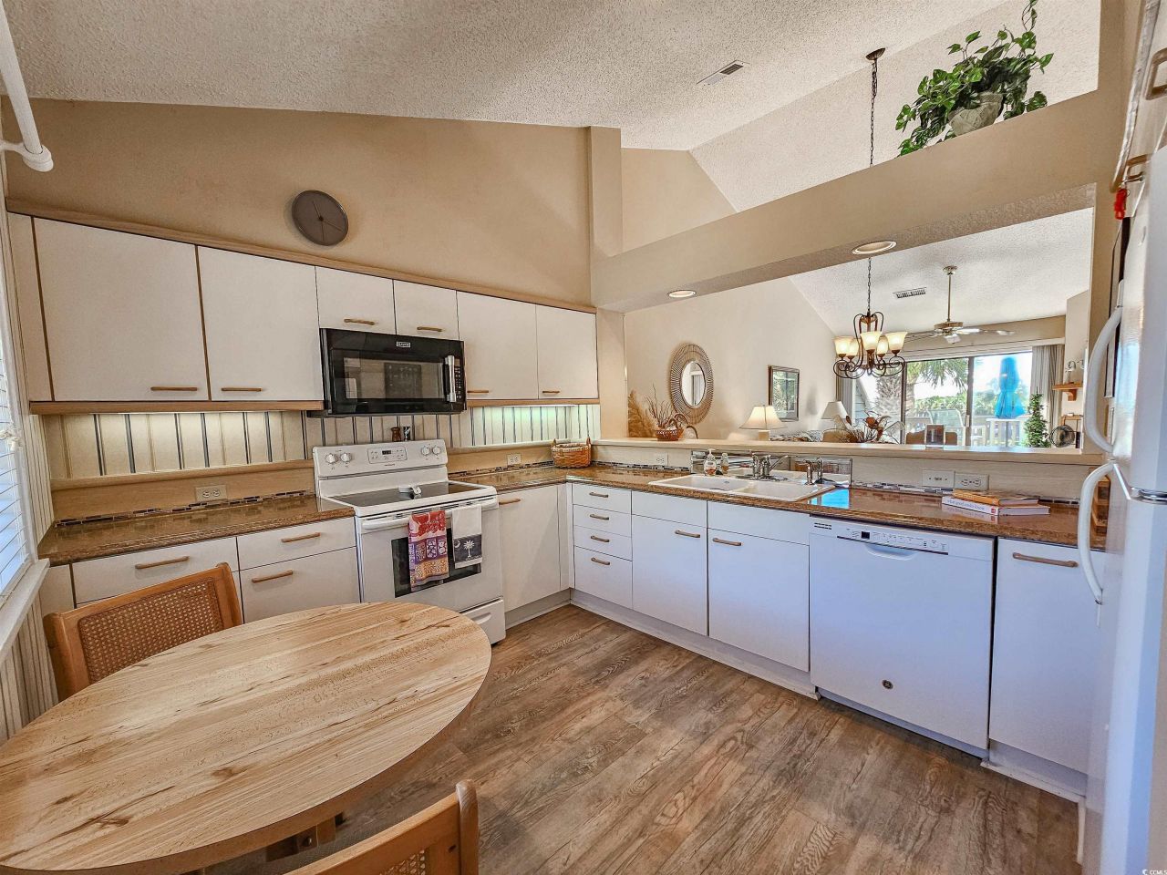 125 Hartland Dr. Photo 16