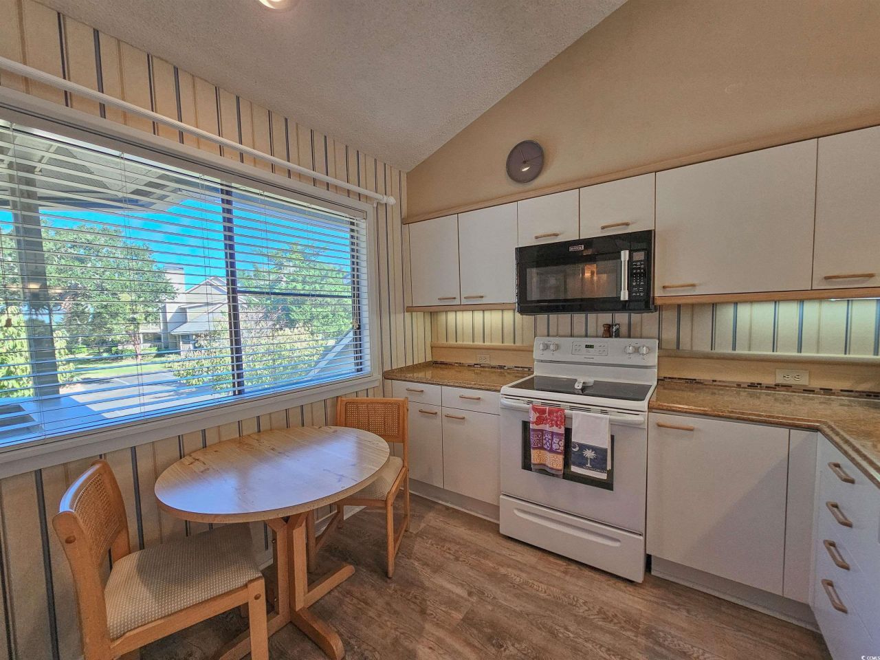 125 Hartland Dr. Photo 17