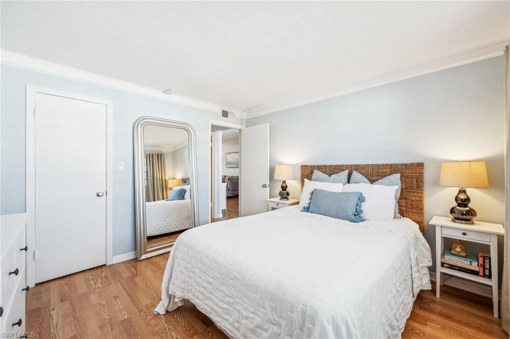 72 7th St S, Unit 305, Naples, FL 34102 Photo