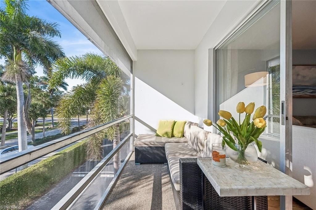 72 7th St S, Unit 305, Naples, FL 34102 Photo