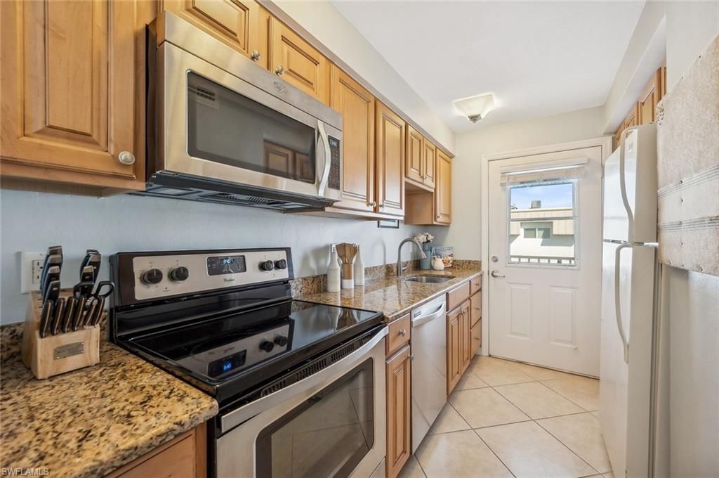 72 7th St S, Unit 305, Naples, FL 34102 Photo