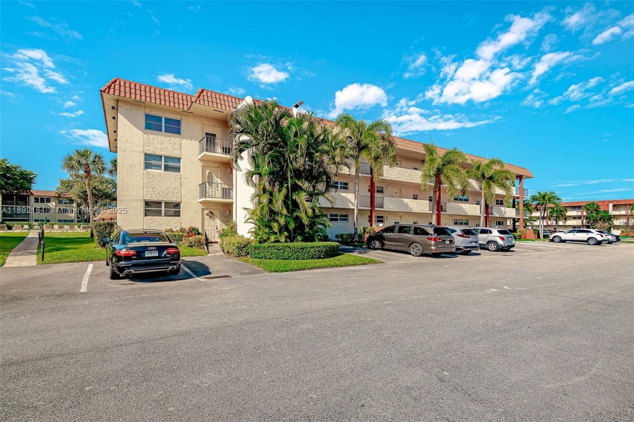 9410 N Hollybrook Lake Dr, Unit 11-109, Pembroke Pines, FL 33025 Photo
