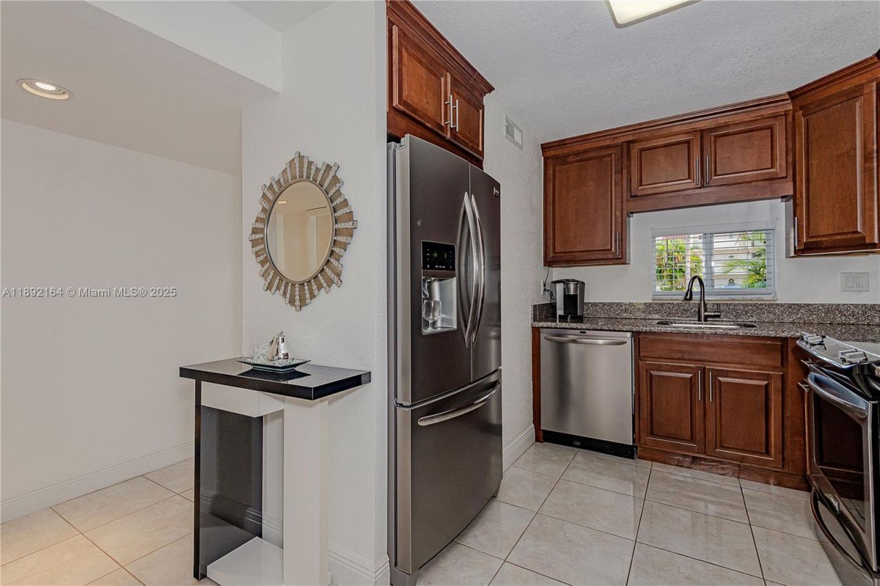 9410 N Hollybrook Lake Dr, Unit 11-109, Pembroke Pines, FL 33025 Photo