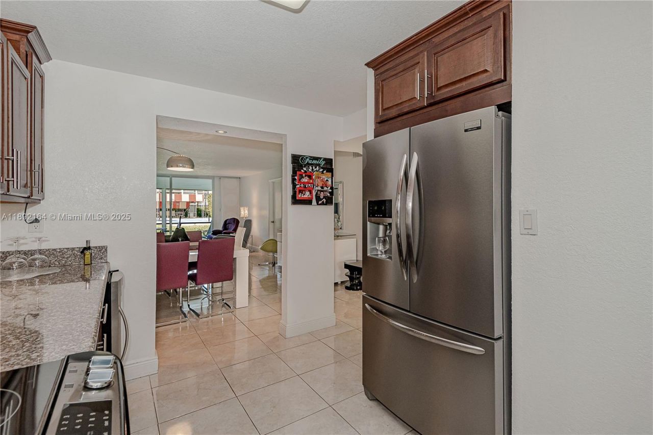 9410 N Hollybrook Lake Dr, Unit 11-109, Pembroke Pines, FL 33025 Photo