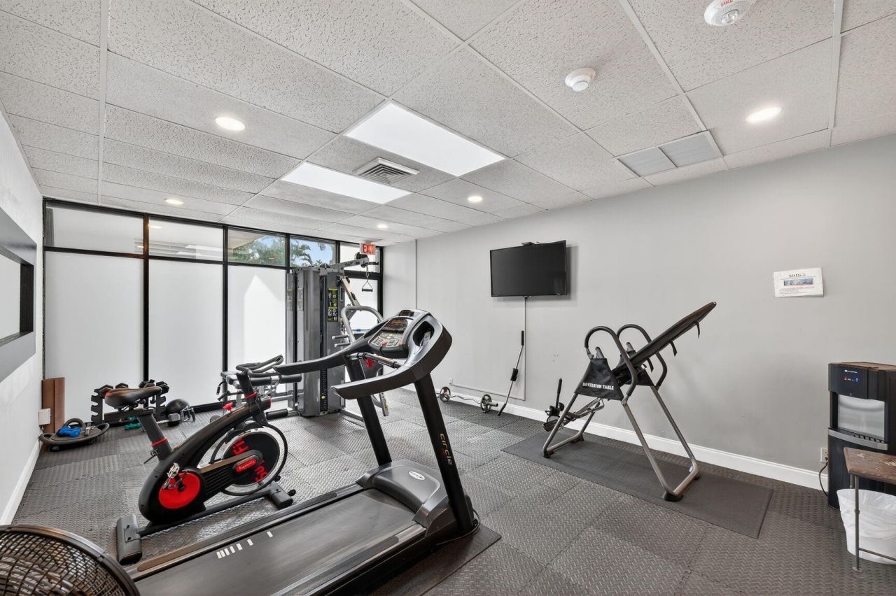 2400 Presidential Way, Unit 505, West Palm Beach, FL 33401 Photo