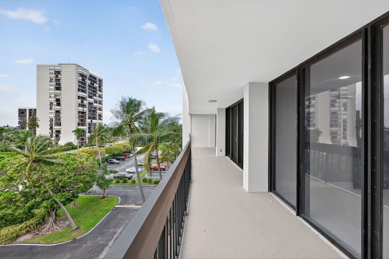 2400 Presidential Way, Unit 505, West Palm Beach, FL 33401 Photo