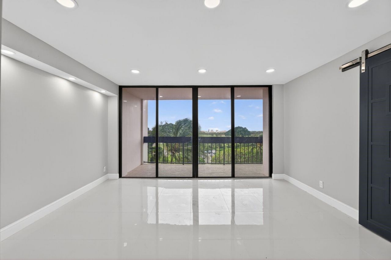 2400 Presidential Way, Unit 505, West Palm Beach, FL 33401 Photo