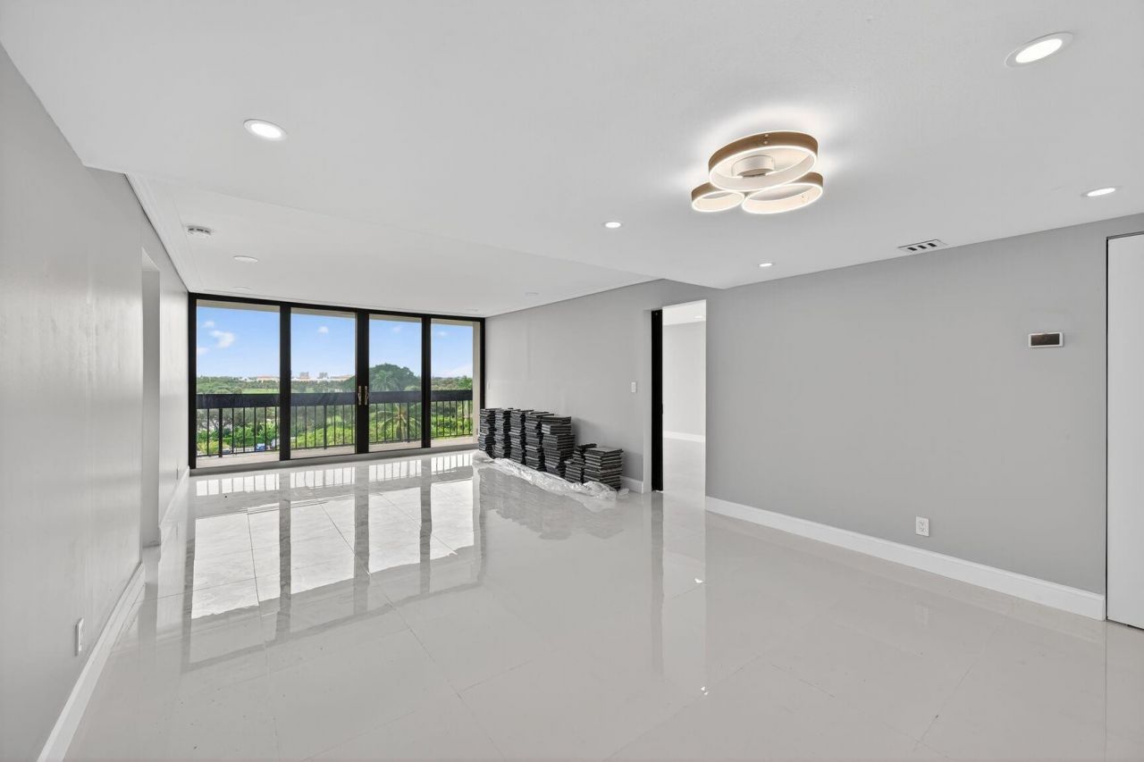 2400 Presidential Way, Unit 505, West Palm Beach, FL 33401 Photo