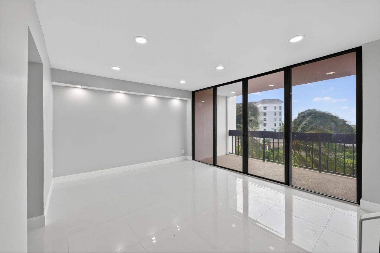 2400 Presidential Way, Unit 505, West Palm Beach, FL 33401 Photo