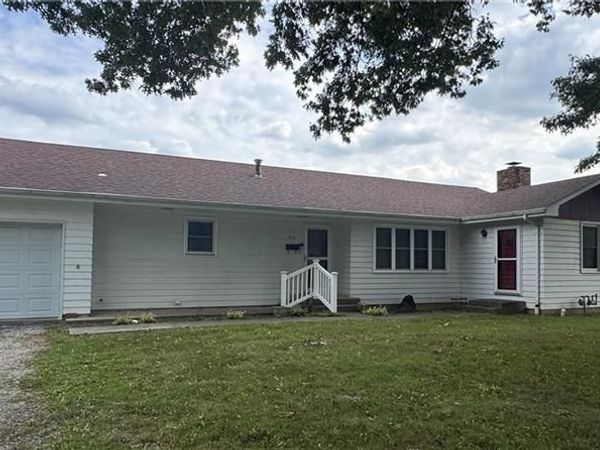 915 S Locust Street, Sweet Springs, MO 65351