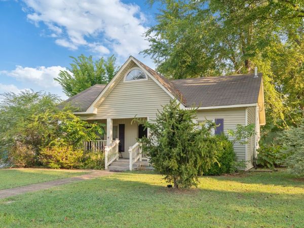 91 E 2nd St E, Parsons, TN 38363