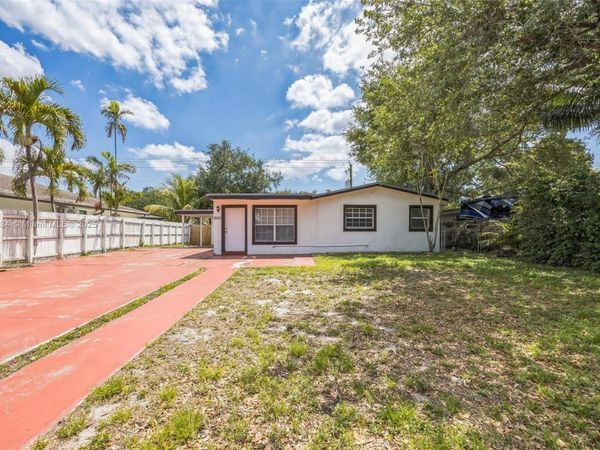2515 N 66th Ave, Hollywood, FL 33024