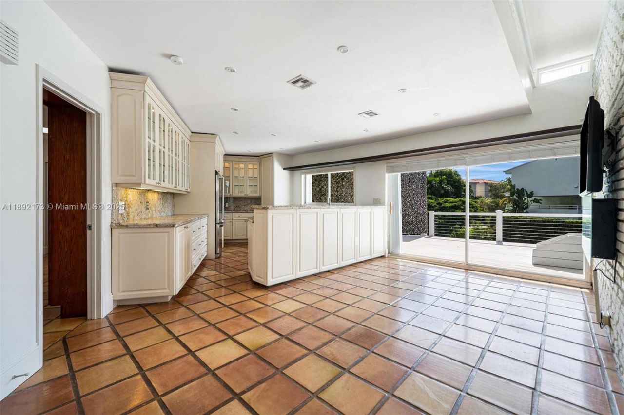 2120 S Bayshore Dr, Miami, FL 33133 Photo