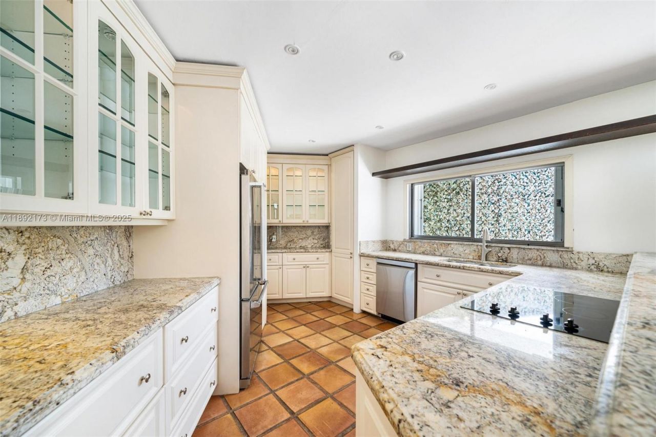 2120 S Bayshore Dr, Miami, FL 33133 Photo