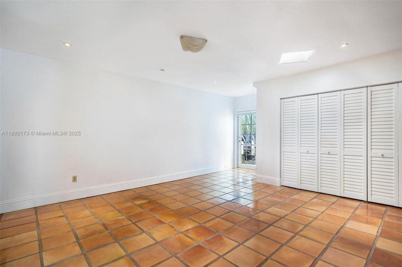 2120 S Bayshore Dr, Miami, FL 33133 Photo