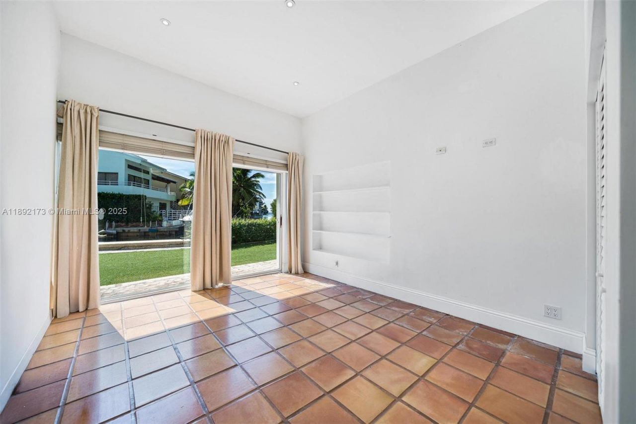 2120 S Bayshore Dr, Miami, FL 33133 Photo