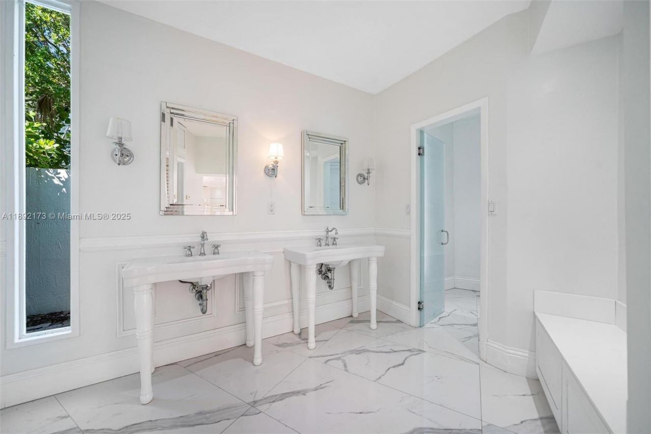 2120 S Bayshore Dr, Miami, FL 33133 Photo