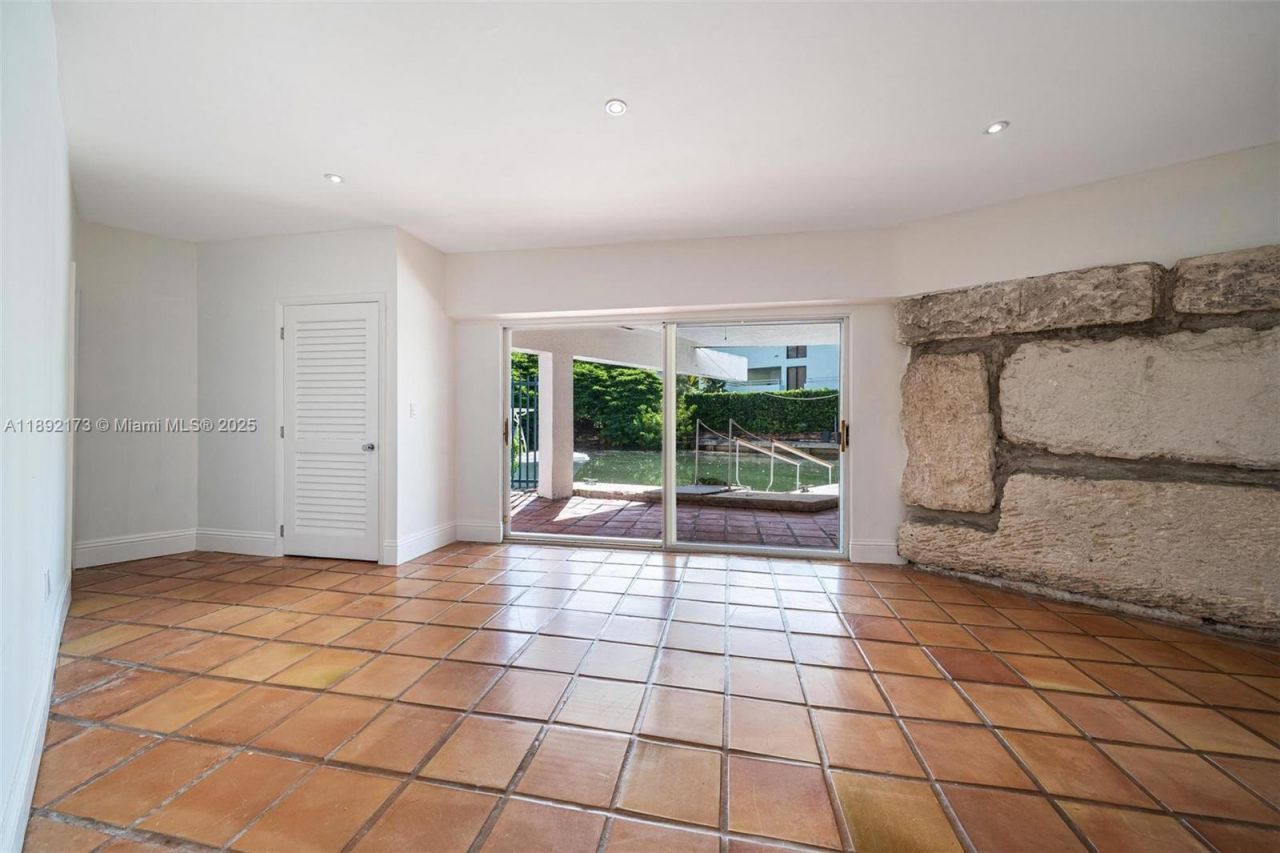 2120 S Bayshore Dr, Miami, FL 33133 Photo