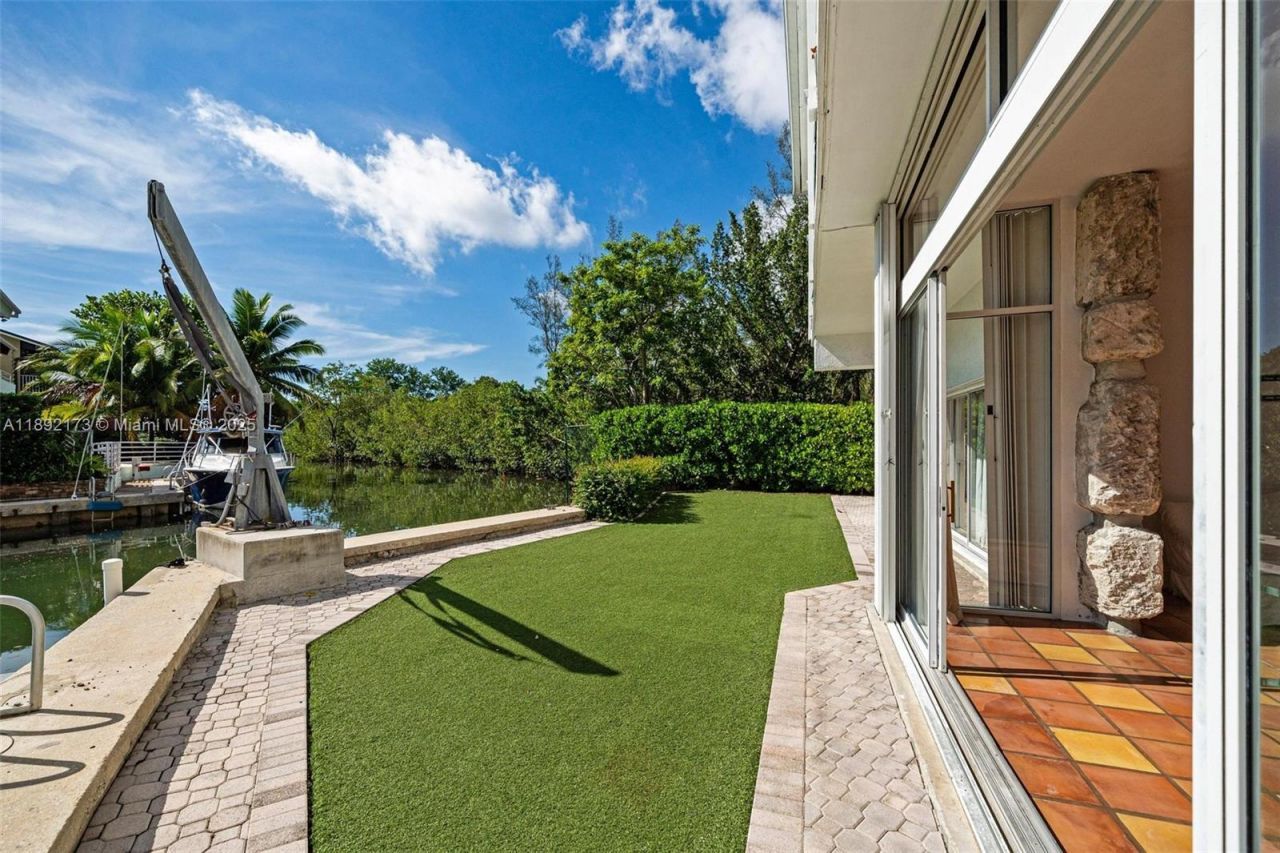 2120 S Bayshore Dr, Miami, FL 33133 Photo