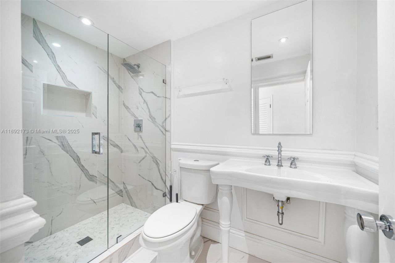 2120 S Bayshore Dr, Miami, FL 33133 Photo