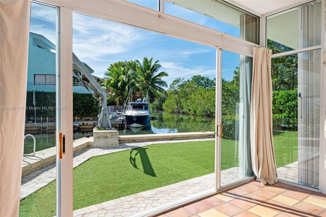 2120 S Bayshore Dr, Miami, FL 33133 Photo