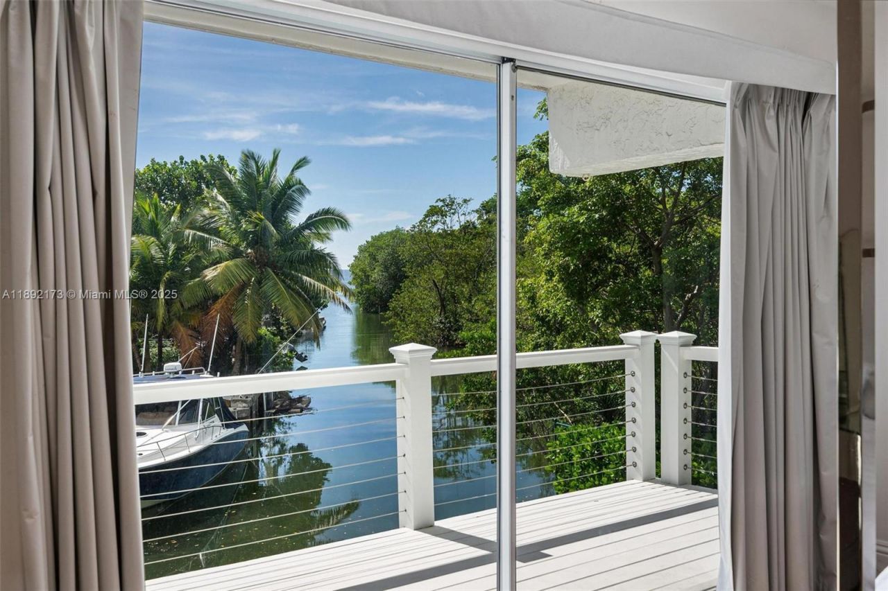 2120 S Bayshore Dr, Miami, FL 33133 Photo