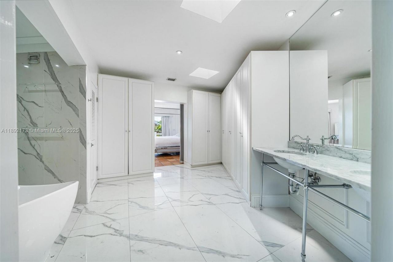 2120 S Bayshore Dr, Miami, FL 33133 Photo