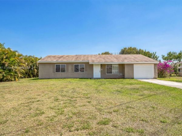 301 SE Whitmore Dr, Port St. Lucie, FL 34984