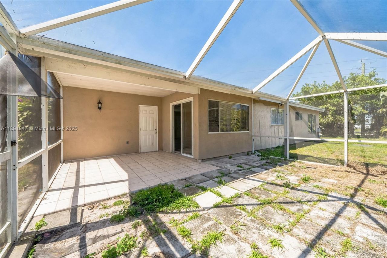 301 SE Whitmore Dr, Port Saint Lucie, FL 34984 Photo