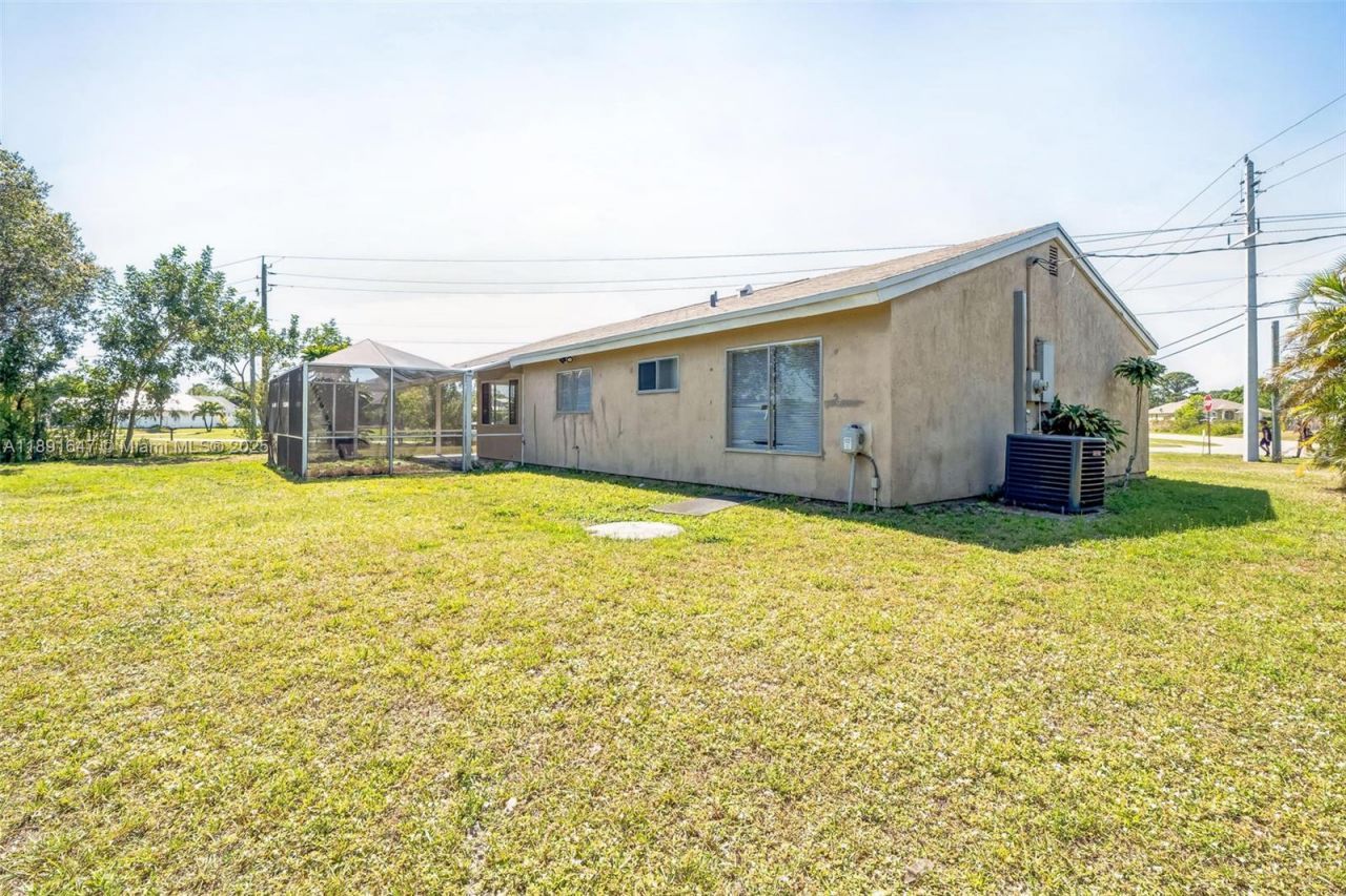 301 SE Whitmore Dr, Port Saint Lucie, FL 34984 Photo