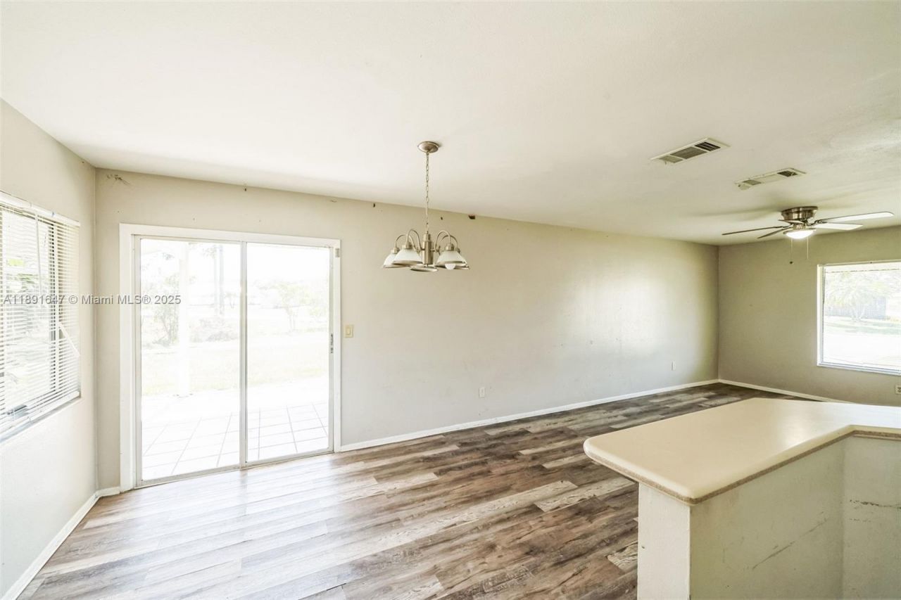 301 SE Whitmore Dr, Port Saint Lucie, FL 34984 Photo