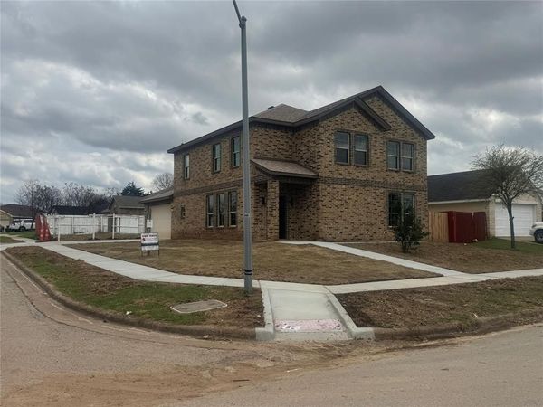 800 Oak Creek Drive, Hutchins, TX 75141