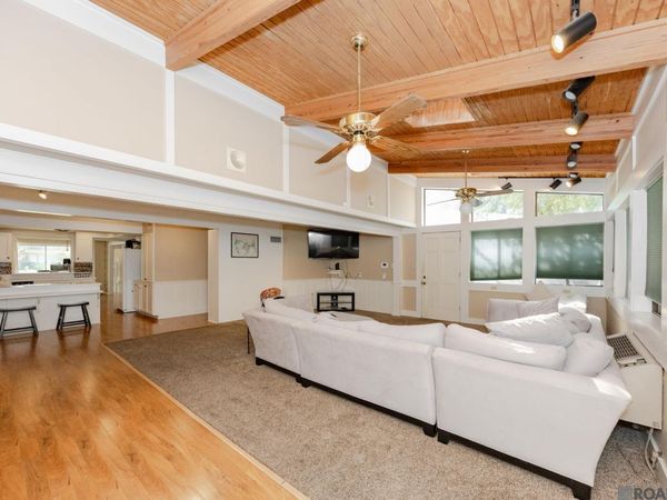 5310 Heatherstone Dr, Baton Rouge, LA 70820