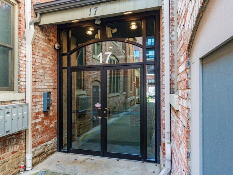 17 W 3rd Avenue, Unit 212, Columbus, OH 43201 Photo 2