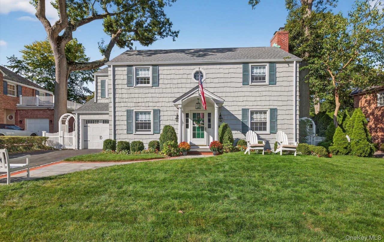 53 Eakins Road, Manhasset, NY 11030 Main Photo