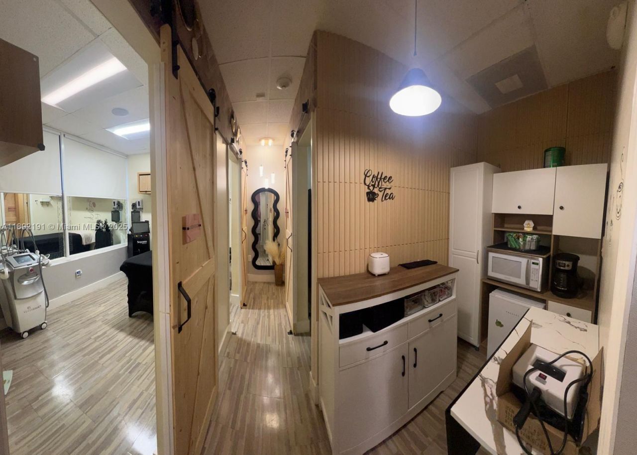 6405 NW 36th St, Virginia Gardens, FL 33166 Photo