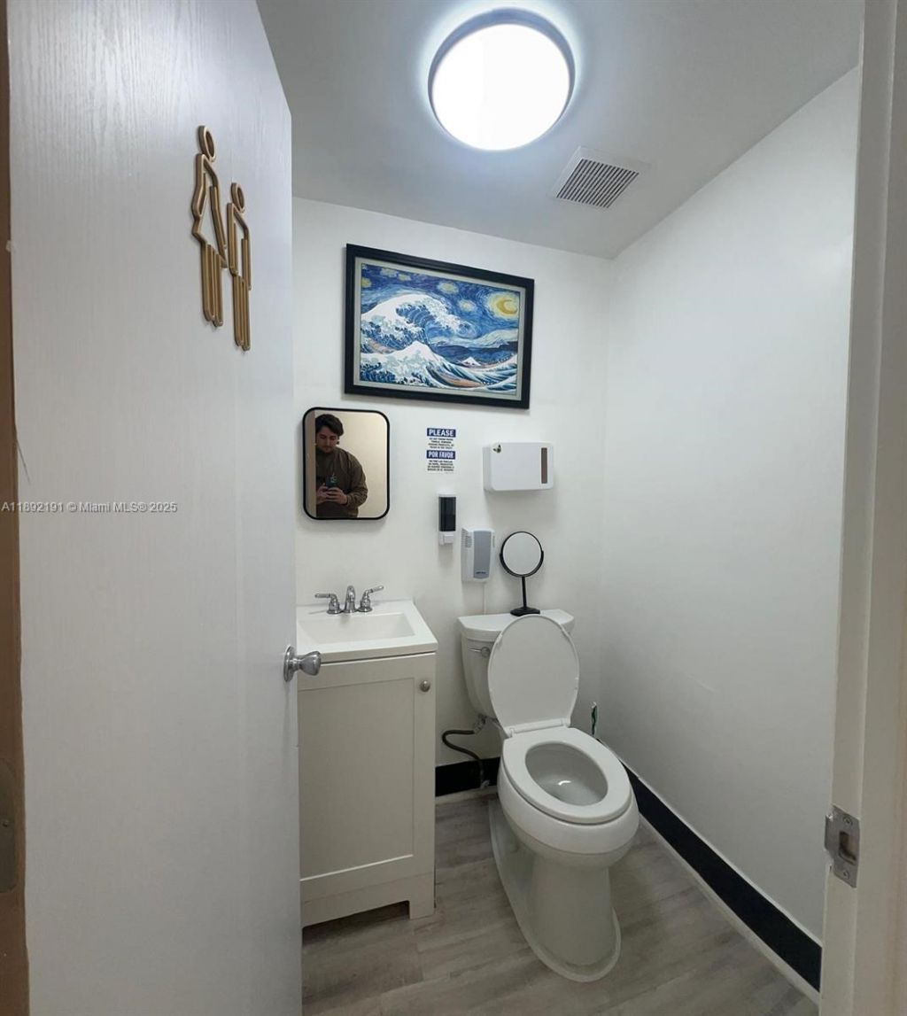 6405 NW 36th St, Virginia Gardens, FL 33166 Photo