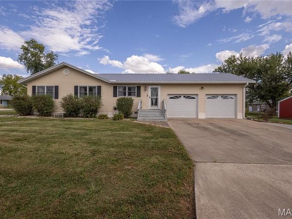 700 Ely St, Perry, MO 63462