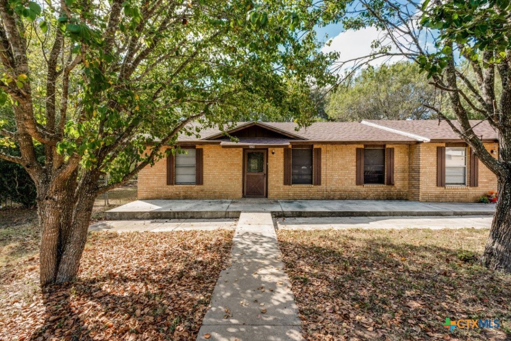 225/229 Country Acres Drive, Seguin, TX 78155 Main Photo