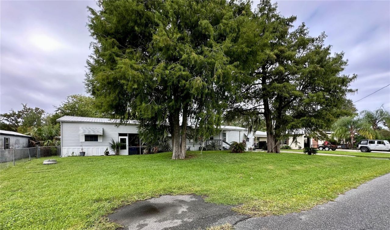 56233 Water Oak Road, Astor, FL 32102 Photo